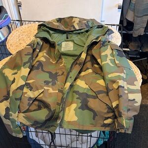 Us militaryissue cold weather camo parka - perfect condition- large